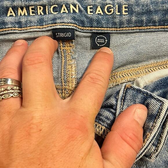 American Eagle Mom Jean size 2 Short Distressed Cropped High Rise Denim Casual - Picture 6 of 8